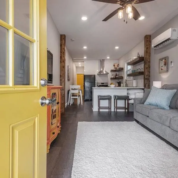 Franks Farmhouse Shotgun style apt in Ybor City, hotel in Tampa