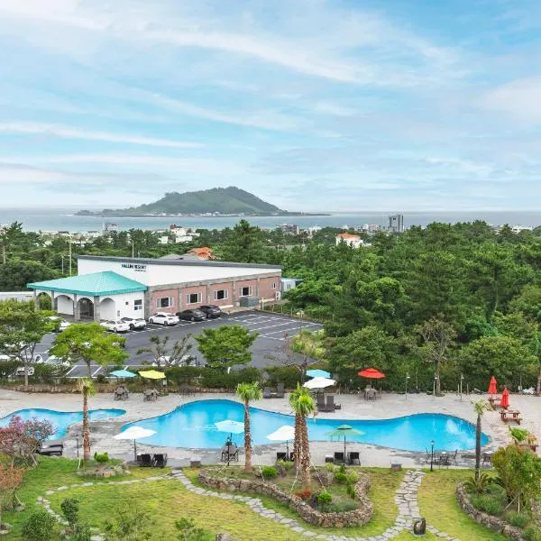 Hallim Resort, hotel in Jeju