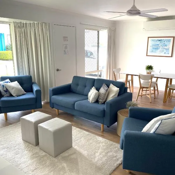 2 Bedroom Ground Level Villa in Tropical 4* Resort, hotel v destinaci Noosaville