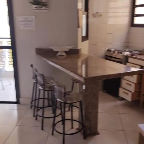 Apartamento no Condominio Wembley Tenis, hotel em Ubatuba