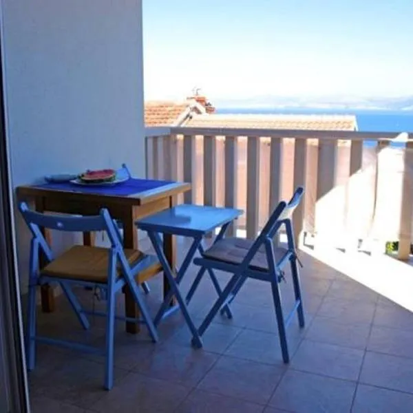 Molo Lozna Apartments, hotel in Postira