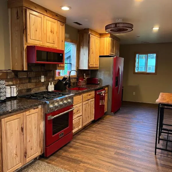 A Cozy Little House with a lot to offer!, ξενοδοχείο σε Chester