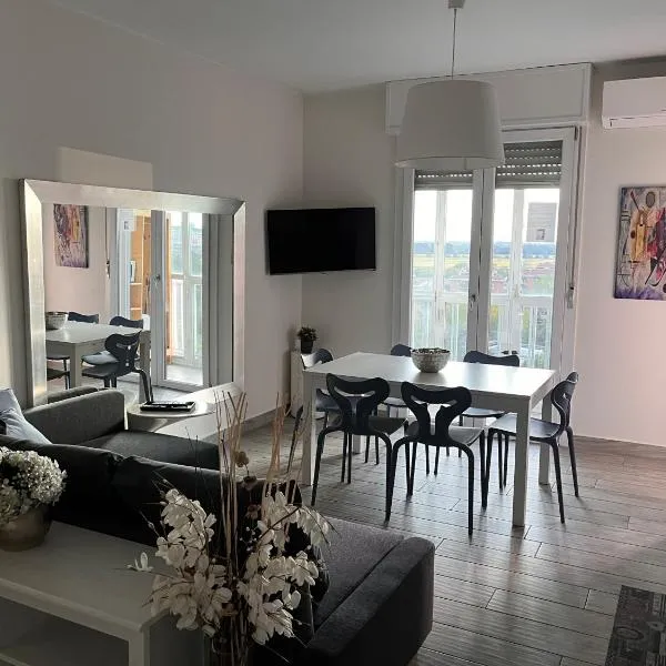 Appartamento panoramico vicino a fiere e stadio, hotel in Milan