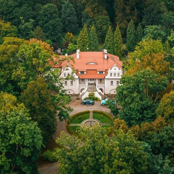 Dwór Sanna: Wierzchowiska şehrinde bir otel