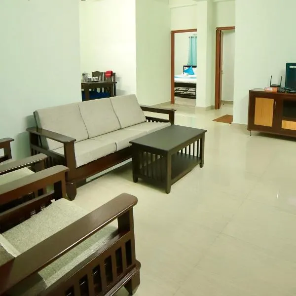 TrueLife Comfort Inn - Near PS4 veg restaurant - On way to Balaji Temple - 2BHK AC apartments - Coffee Tea Milk - Fast WiFi, Kitchen, Dining, Android TV, Parking - Easy access to Airport, Railway Station and to all Temples - Top service with lots of Love, hotel in Tirupati