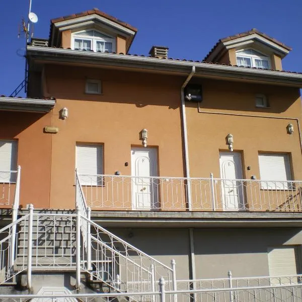 BAÑUGUES TURISMO S.L., hotel v destinaci Bañugues