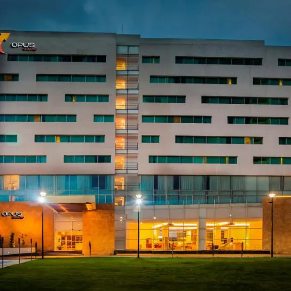 Hotel Opus Grand Toluca Aeropuerto, hotel em Toluca