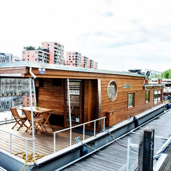 Houseboat Bonanza Prague, hotel u Pragu