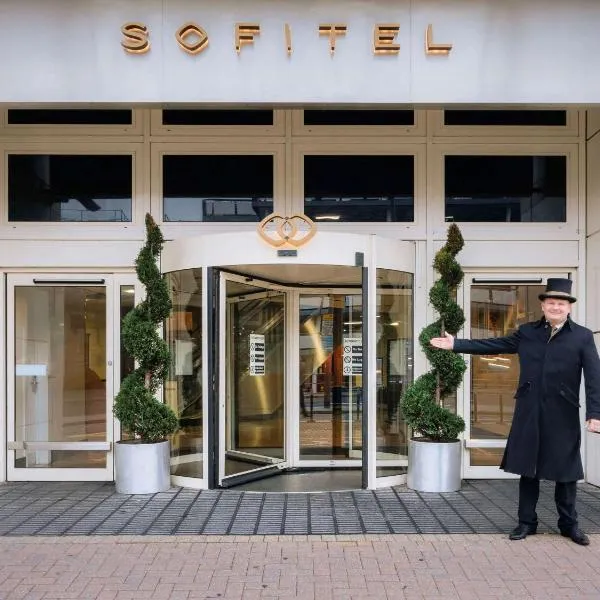 ソフィテル ロンドン ガトウィック（Sofitel London Gatwick）、ホーリーのホテル