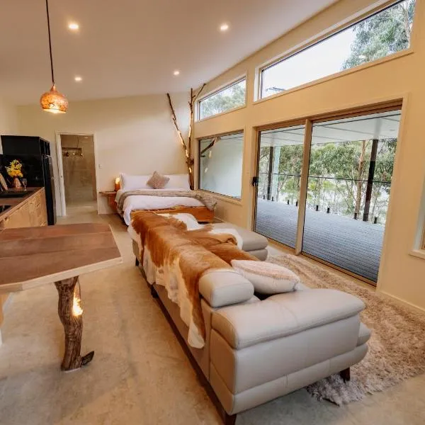 Bruny Island Oceanfront Luxe Cabin with Spa, hotel v destinaci Adventure Bay