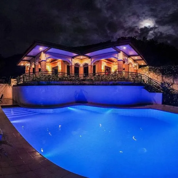 Twin House Villa, hotel a Coron