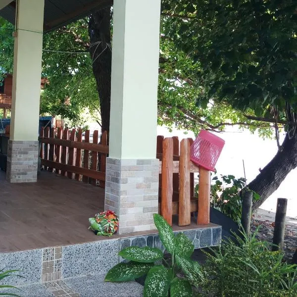 Lena house Flores, hotel v destinaci Hitokalak