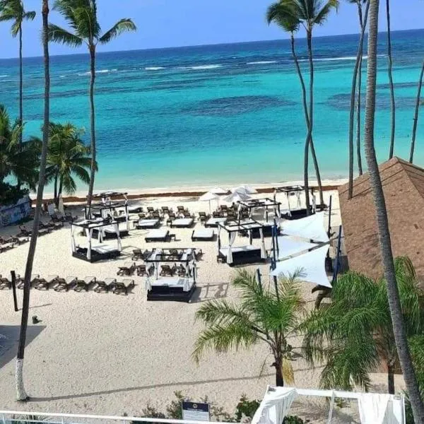 Chic Beachfront Apartment - Private Beach Access, hotel u Punta Kani