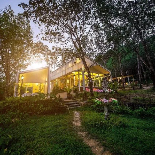 สวนลุงวรRanongGlamping, hotel v destinaci Ban Bang Hin