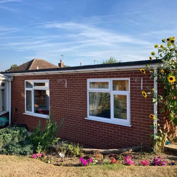 Delightful self-contained Annexe close to airport, hotel in Norwich