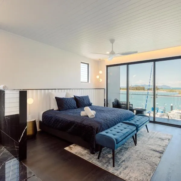NEW! Dacha on Maggie No#2, Unrivaled Island Luxury, hotel v destinaci Nelly Bay