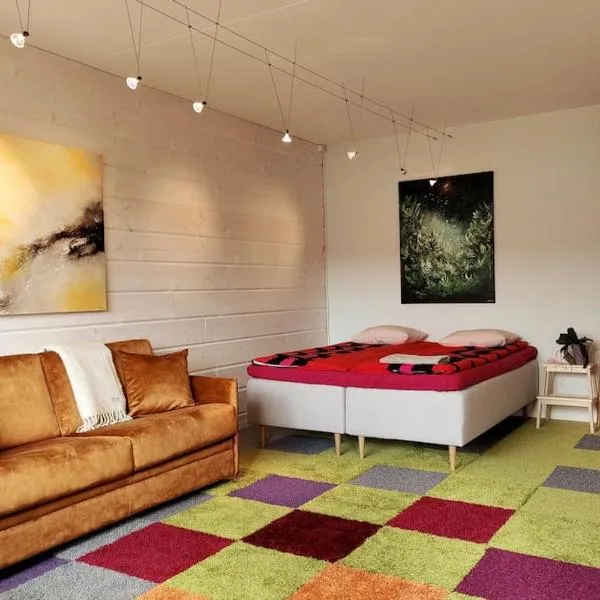 Lovely 7th floor studio full of color, enjoy!, Hotel in Tampere