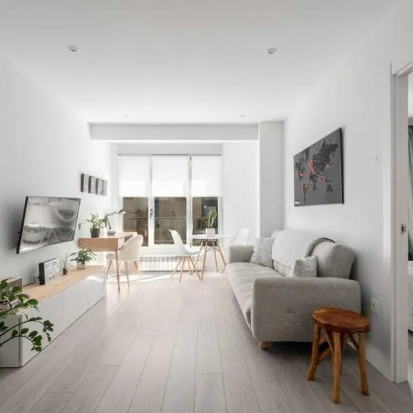 Apartamento junto a la playa ESS01177, hotel in San Sebastián