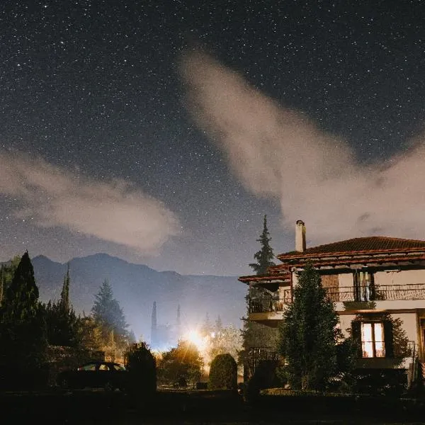 Lovely village house, hôtel à Polydrossos