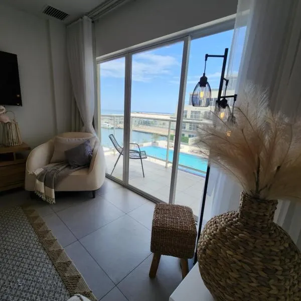 ARUBA DREAM GETAWAY 2BR/2BT OCEAN & POOL VIEW, hotel v destinaci Oranjestad