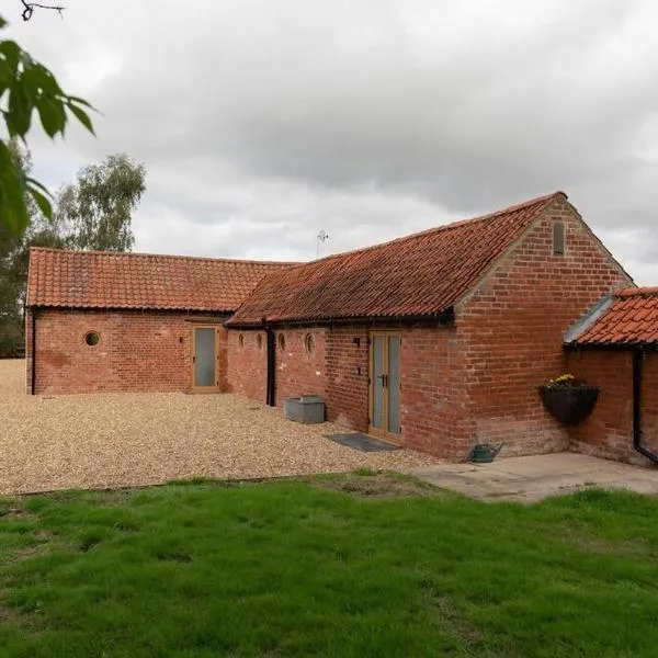 Lovely 1-bed studio & bathroom in converted barn near Newark Show-Ground, hotell sihtkohas Stapleford