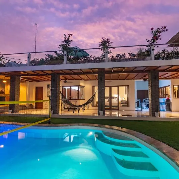Luxury 5BR Villa with Private Pool & Rooftop Lounge, hotell i Seminyak