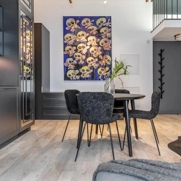 Artsy Exclusive Old Town Residence Gallery Walk, hotel in Vilnius