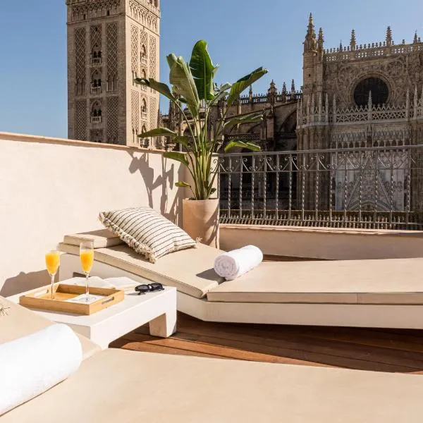 Puerta Catedral Apartments, hotel in Seville