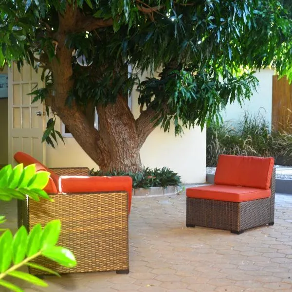 Homey Vacation and Carrental, Hotel in Willemstad