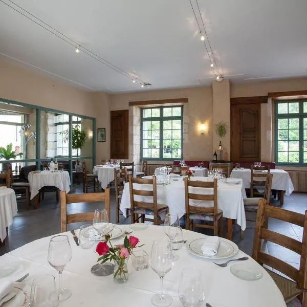 Le Lion d'Or、Manzac-sur-Vernのホテル