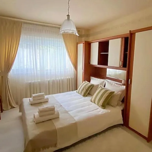 Lovely & quiet 1-bedroom condo with free parking, hotell Bukarestis