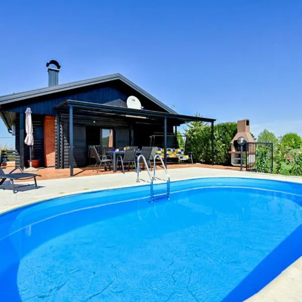 House of Nature with Swimming pool, Sauna and Jacuzzi MIN 2 nights, hotel in Varaždin Breg