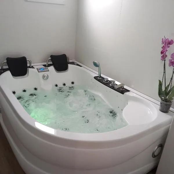 Apartamentos De la Haya & Suite con Jacuzzi, junto al Teatro Romano, hotel em Mérida