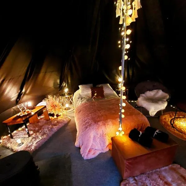 Glamping in - luxury tent, hotel in Šunupis