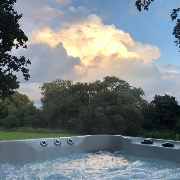 Lynbrook Cabin and Hot Tub, New Forest, khách sạn ở Ringwood