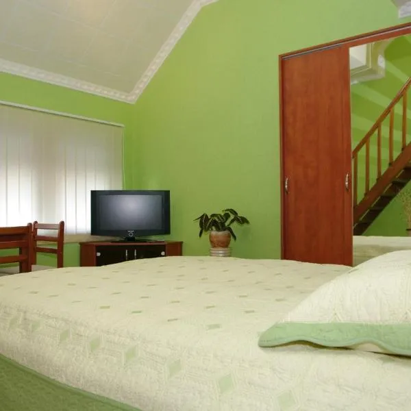 Nefelejcs Apartman, hôtel à Gyula