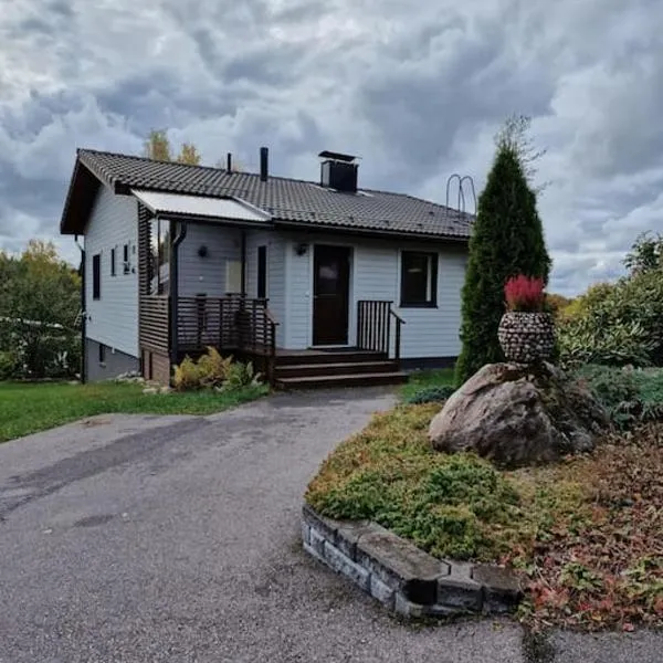 Villa Silve, yhden makuuhuoneen omakotitalo., hotel in Lohja