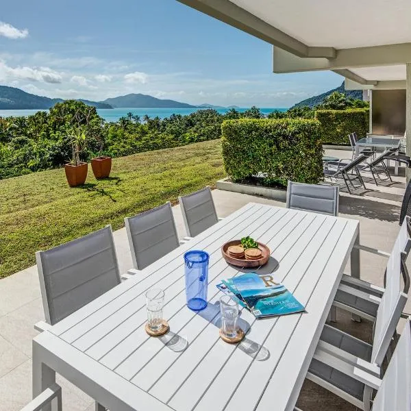 Poinciana Lodge - 3 bedroom - on Hamilton Island by HIHA, hotel in Hamilton Island