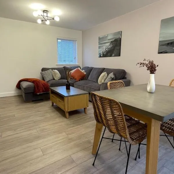 Harbourside by Caithness Luxury Apartments NC500 - 2 Bedroom holiday home - Sleeps Work teams upto 2 & holiday makers upto 6 with bike store, hotel in Wick