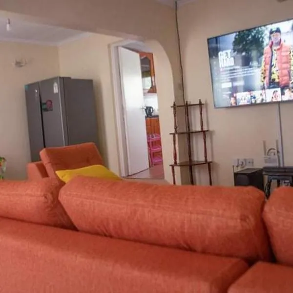 Zoe Homes 3br Mansionette Own Compound Kericho town near Green Square mall，位于Kericho的酒店