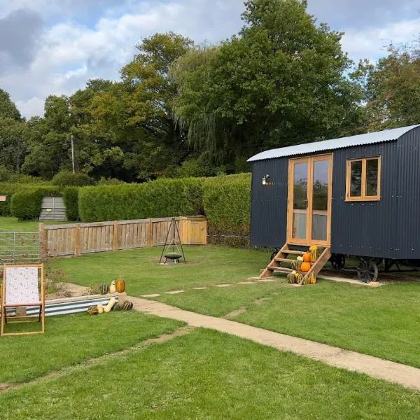 Shepherds Hut at Cedar Gables、Lamberhurstのホテル