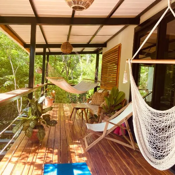 NOSOTROS Playa Maderas - Surf House & Casitas, hotell sihtkohas El Plantel