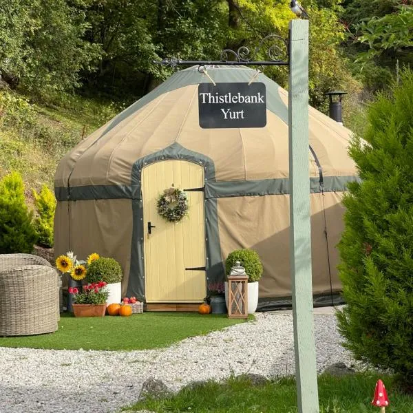 Thistlebank Yurt, hotel in Llangollen