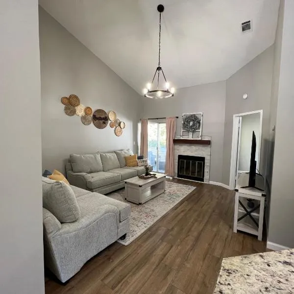 Mid City Condo、ハンツビルのホテル