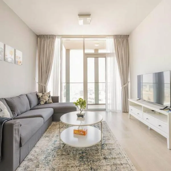 High floor 1BR vacation home with terrace, hotel u Dubaiju