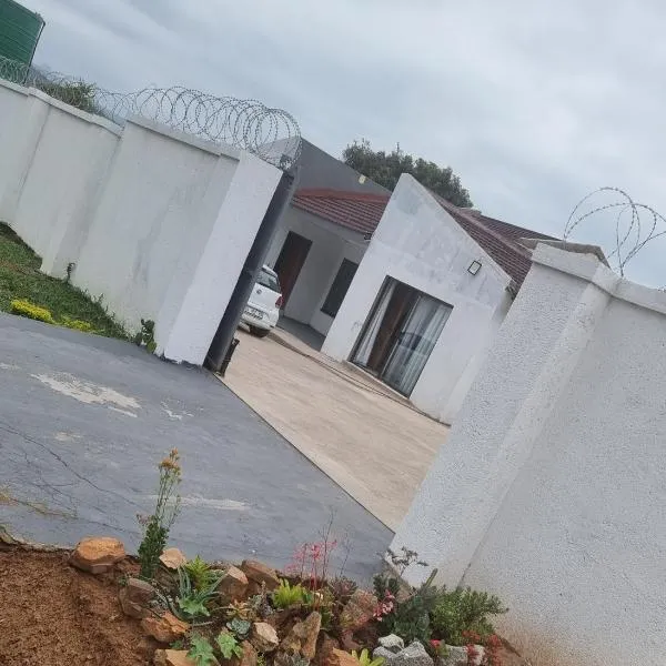 The Unit Party House, hôtel à eNyalungu