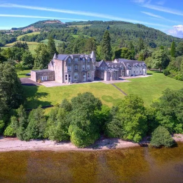 Lomond Castle Penthouse, khách sạn ở Luss