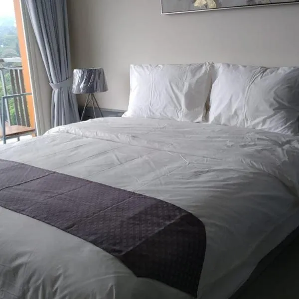 Galeri Ciumbuleuit Apartment 3 by Gezonder, hotel in Bandung