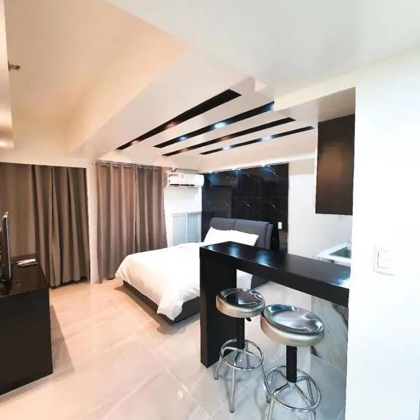 Burgundy McKinley Place Service Apartment、マニラのホテル