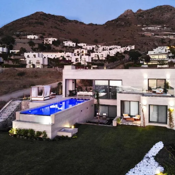 Vistaport A - Luxury Villa with Private Pool and Sea View, ξενοδοχείο στο Μπόντρουμ